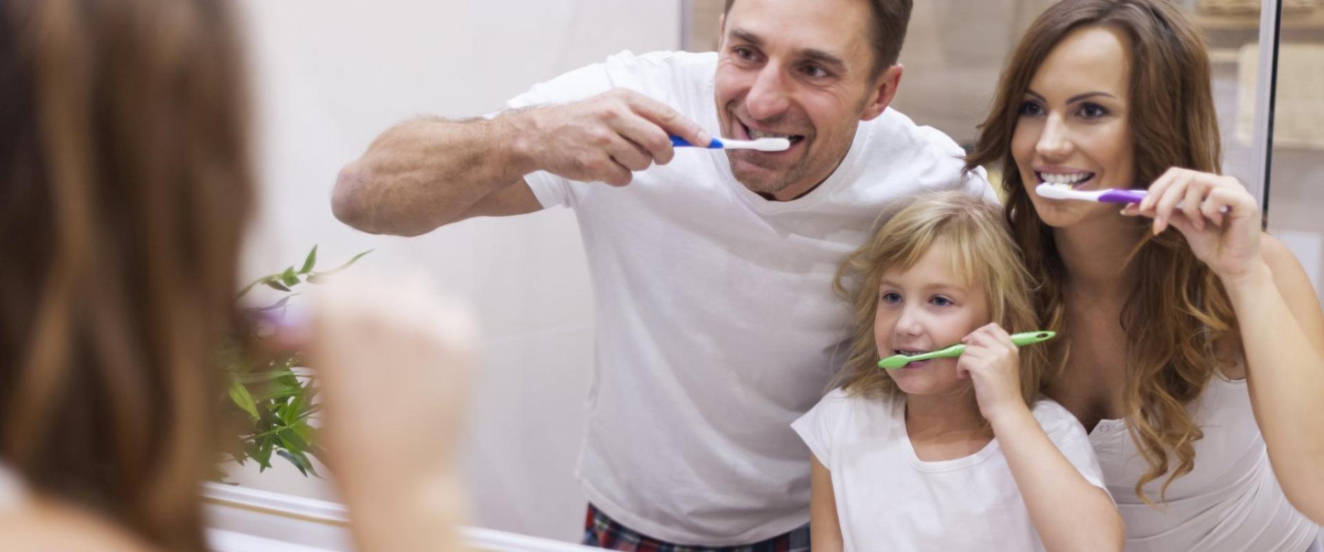 Higiena jamy ustnej – jak dbać o zęby